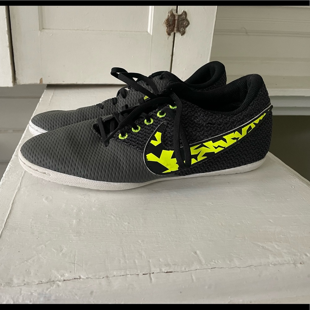 Nike Indoor Soccer Shoes Size 8.5